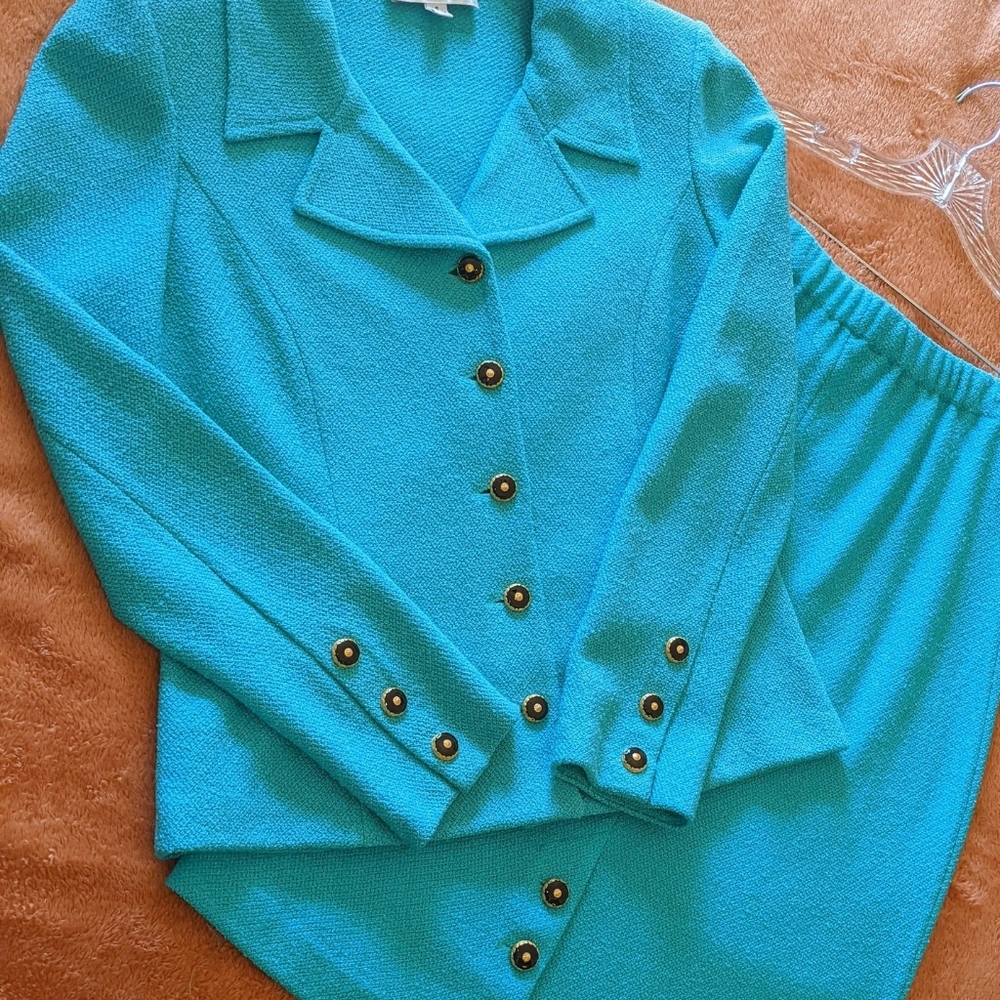 St. John suite Turquoise, Size 6